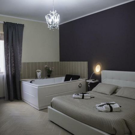 Отель Il Centro Short Lets Valguarnera Caropepe Экстерьер фото